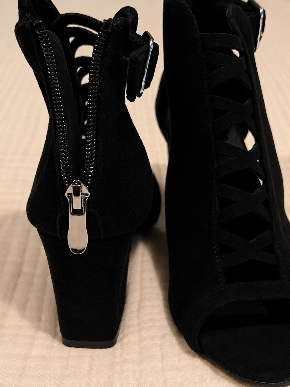 Black Women's Block Heel Sandals - Brand Unknown